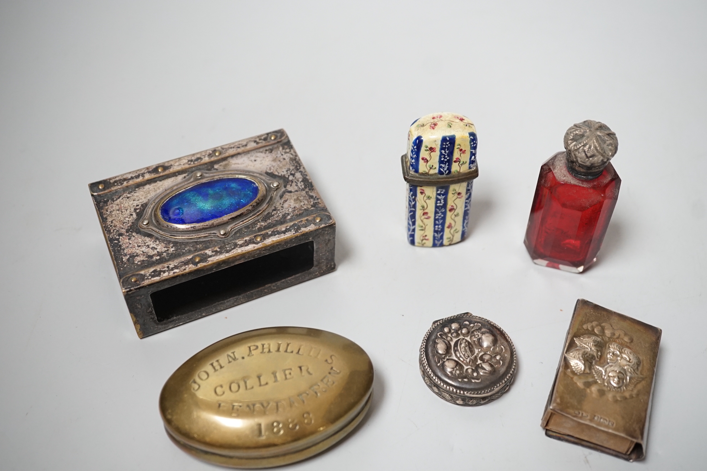 A Welsh miner's snuff box, other small boxes (6)